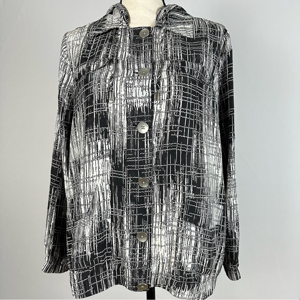 ZENERGY CHICO’S light silk hooded button black & white graphic jacket size 1